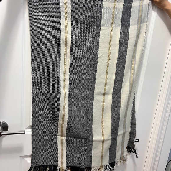Roots Scarf - Picture 4 of 4